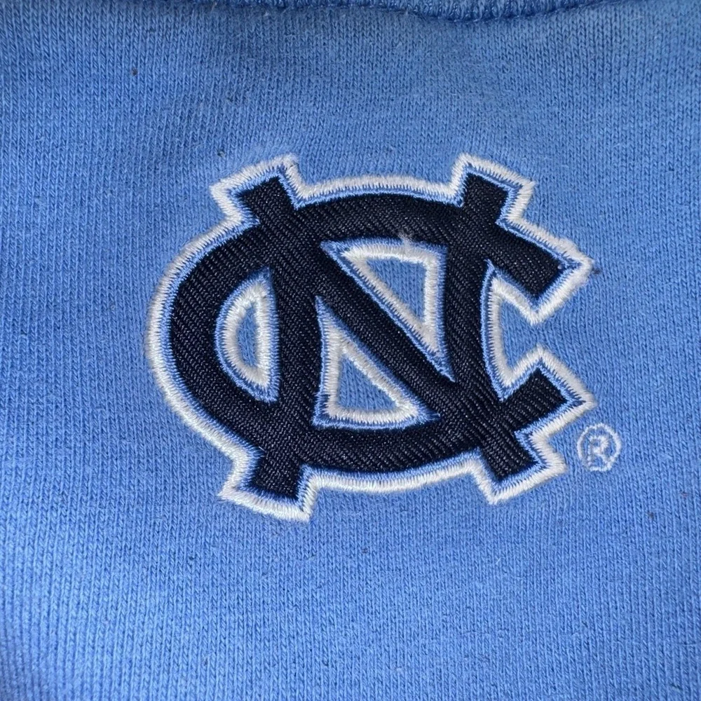 Colosseum Athletics North Carolina Tar Heels Fleece Shorts Size M